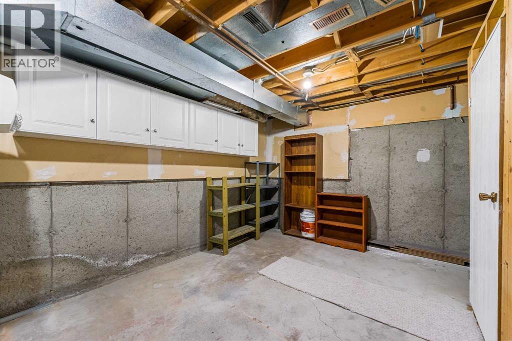 Single Family House 4 Level for Sale in   Glamis Drive SW Glamorgan Calgary 