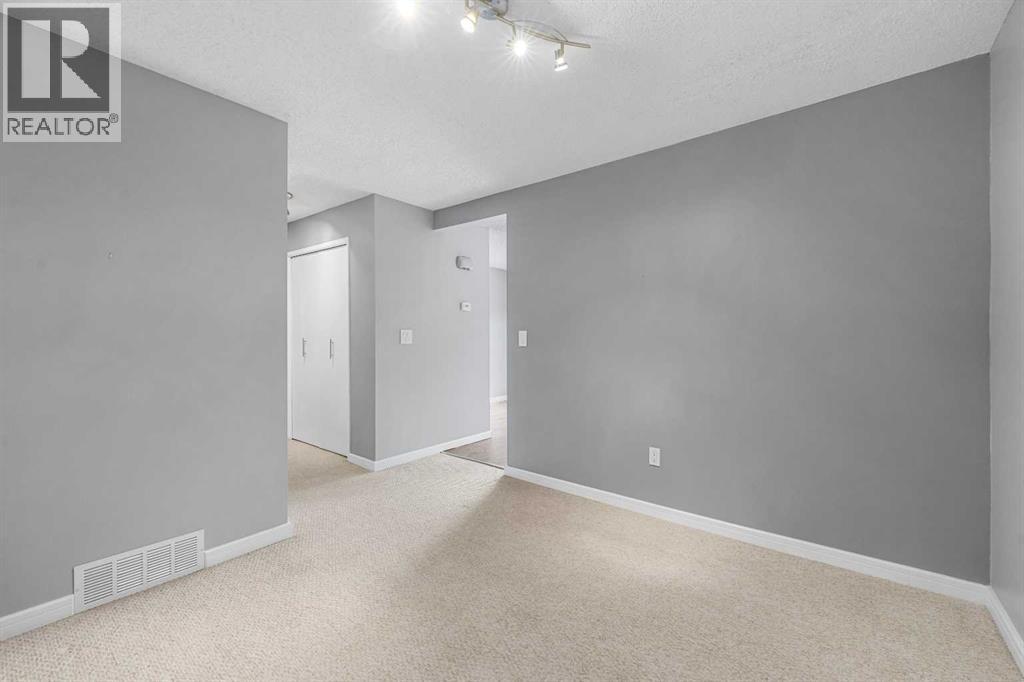 Single Family House 4 Level for Sale in   Glamis Drive SW Glamorgan Calgary 