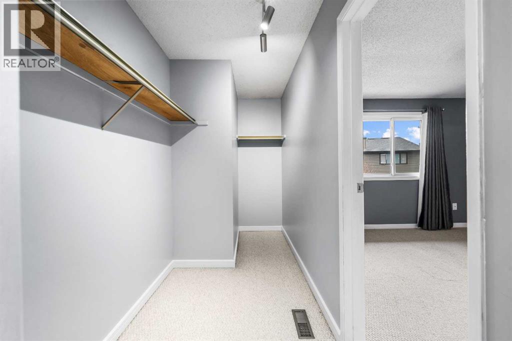 Single Family House 4 Level for Sale in   Glamis Drive SW Glamorgan Calgary 