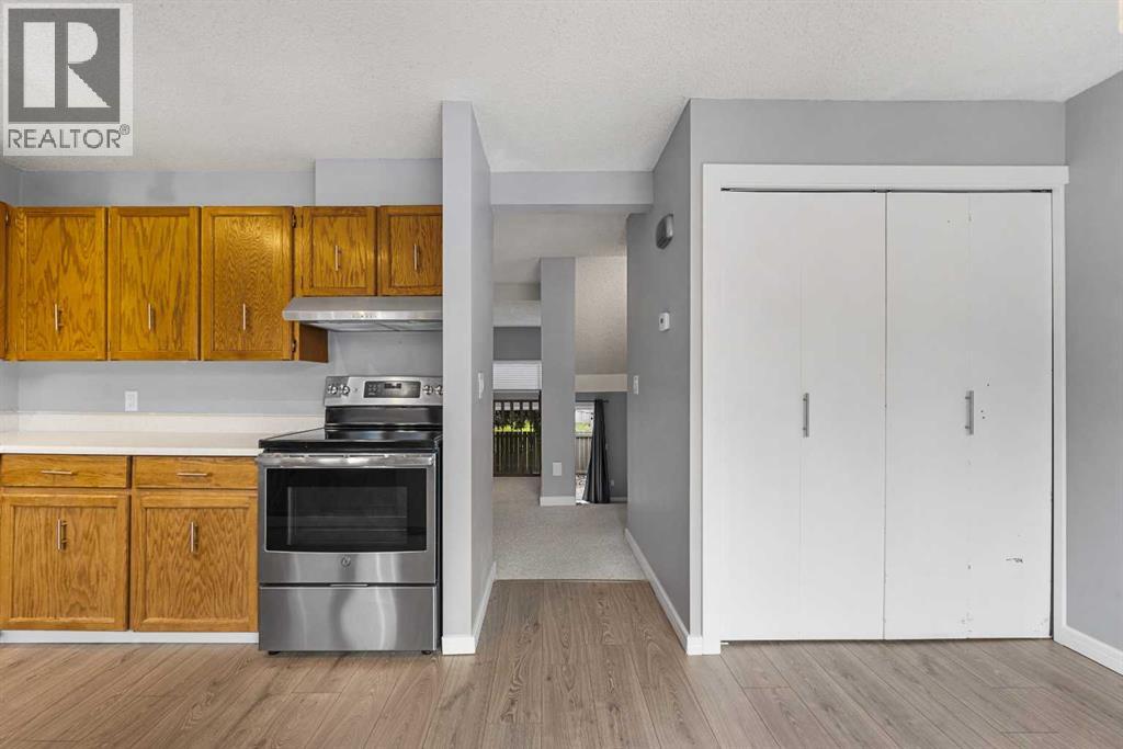 Single Family House 4 Level for Sale in   Glamis Drive SW Glamorgan Calgary 