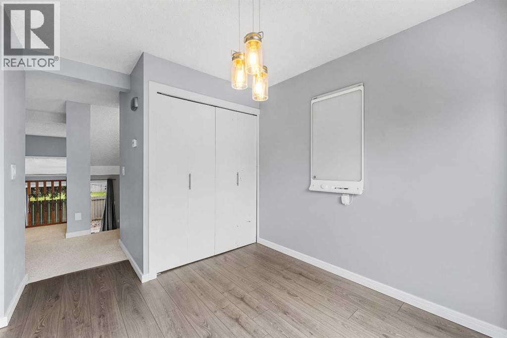 Single Family House 4 Level for Sale in   Glamis Drive SW Glamorgan Calgary 