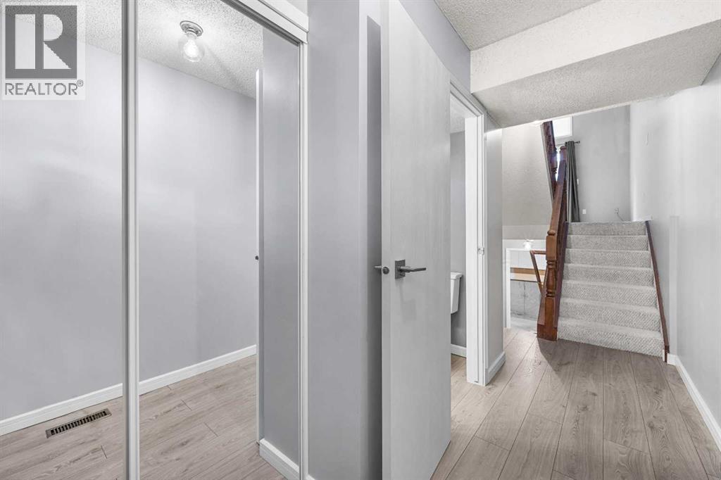 Single Family House 4 Level for Sale in   Glamis Drive SW Glamorgan Calgary 