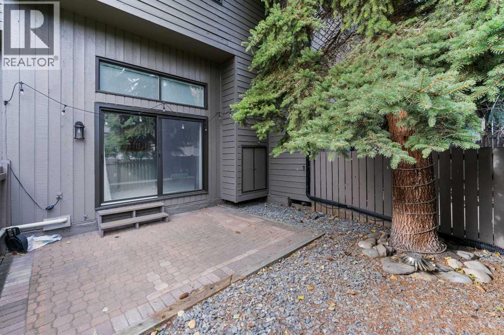 Single Family House 4 Level for Sale in   Glamis Drive SW Glamorgan Calgary 