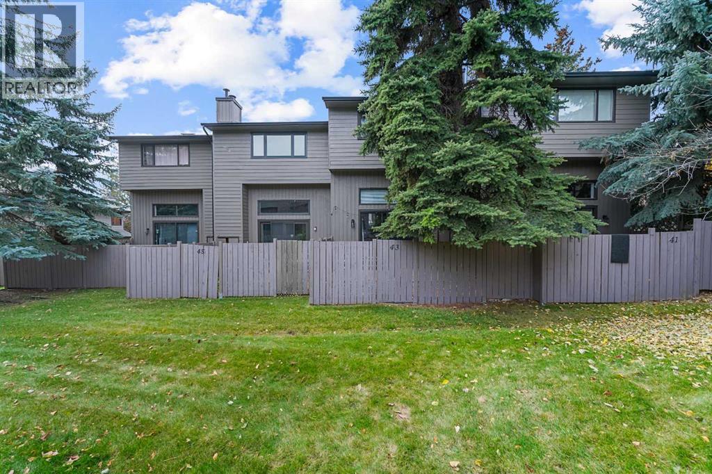 Single Family House 4 Level for Sale in   Glamis Drive SW Glamorgan Calgary 