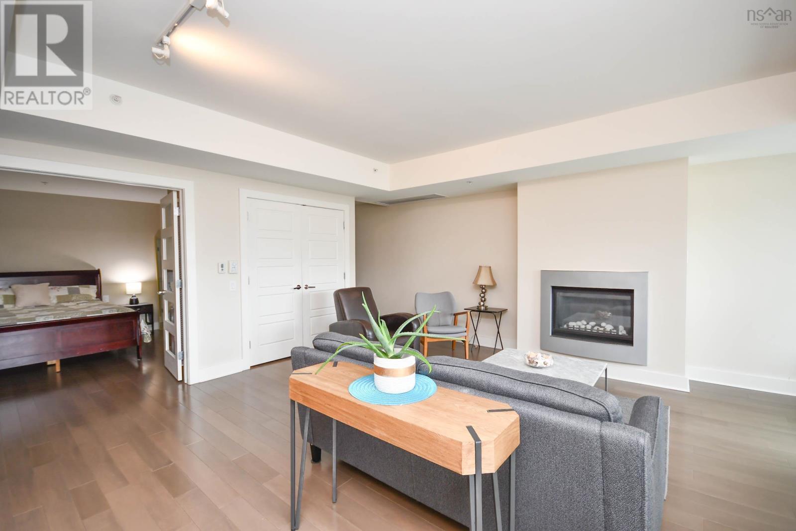 Property 23 of 29 of 405 31 Kings Wharf Place