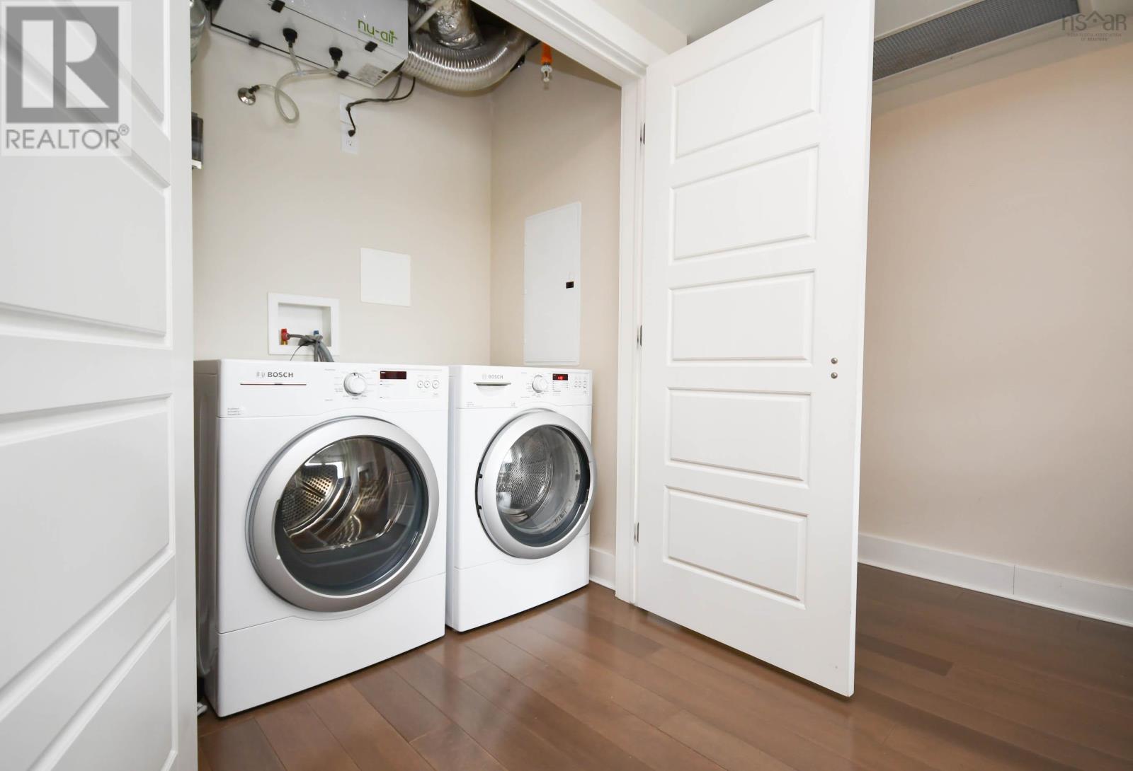 Property 24 of 29 of 405 31 Kings Wharf Place