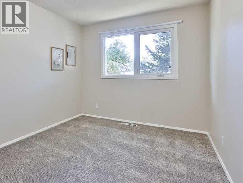 Single Family House for Sale in  Normandy Road S Glendale Lethbridge 