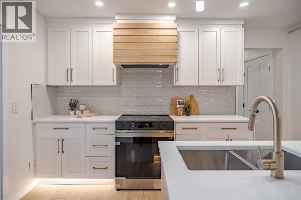 Single Family House Bungalow for Sale in  Hunterston Place NW Huntington Hills Calgary 