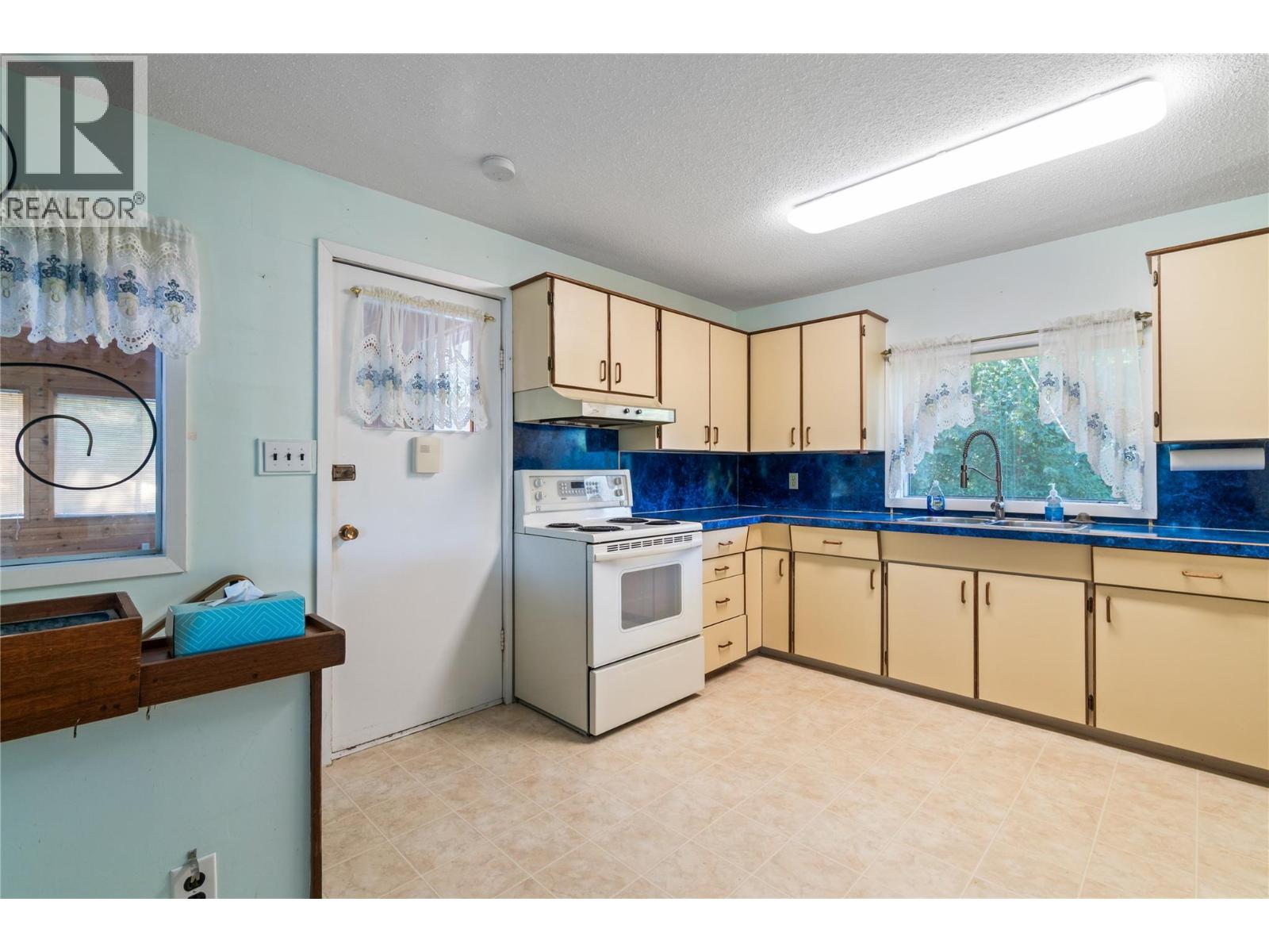 2602 Blind Bay Road, Blind Bay