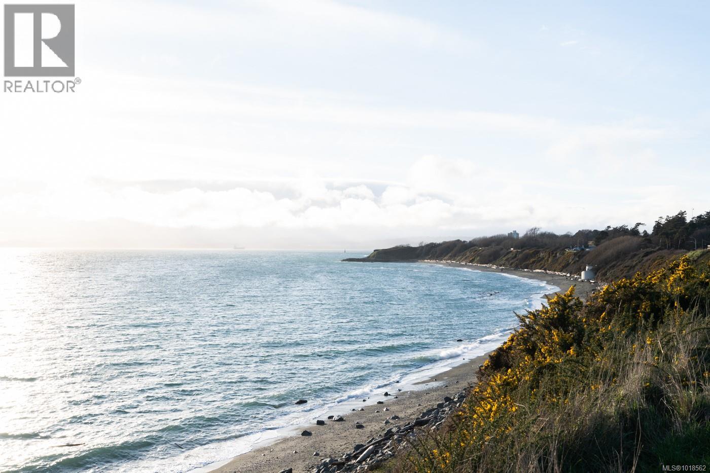 105 1035 Sutlej Street, Victoria