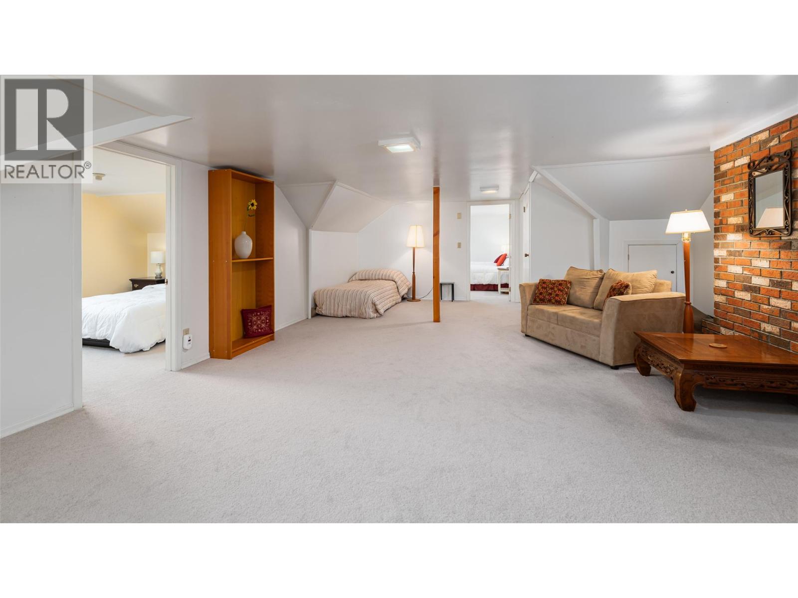 134 RIONDEL ROAD - 44