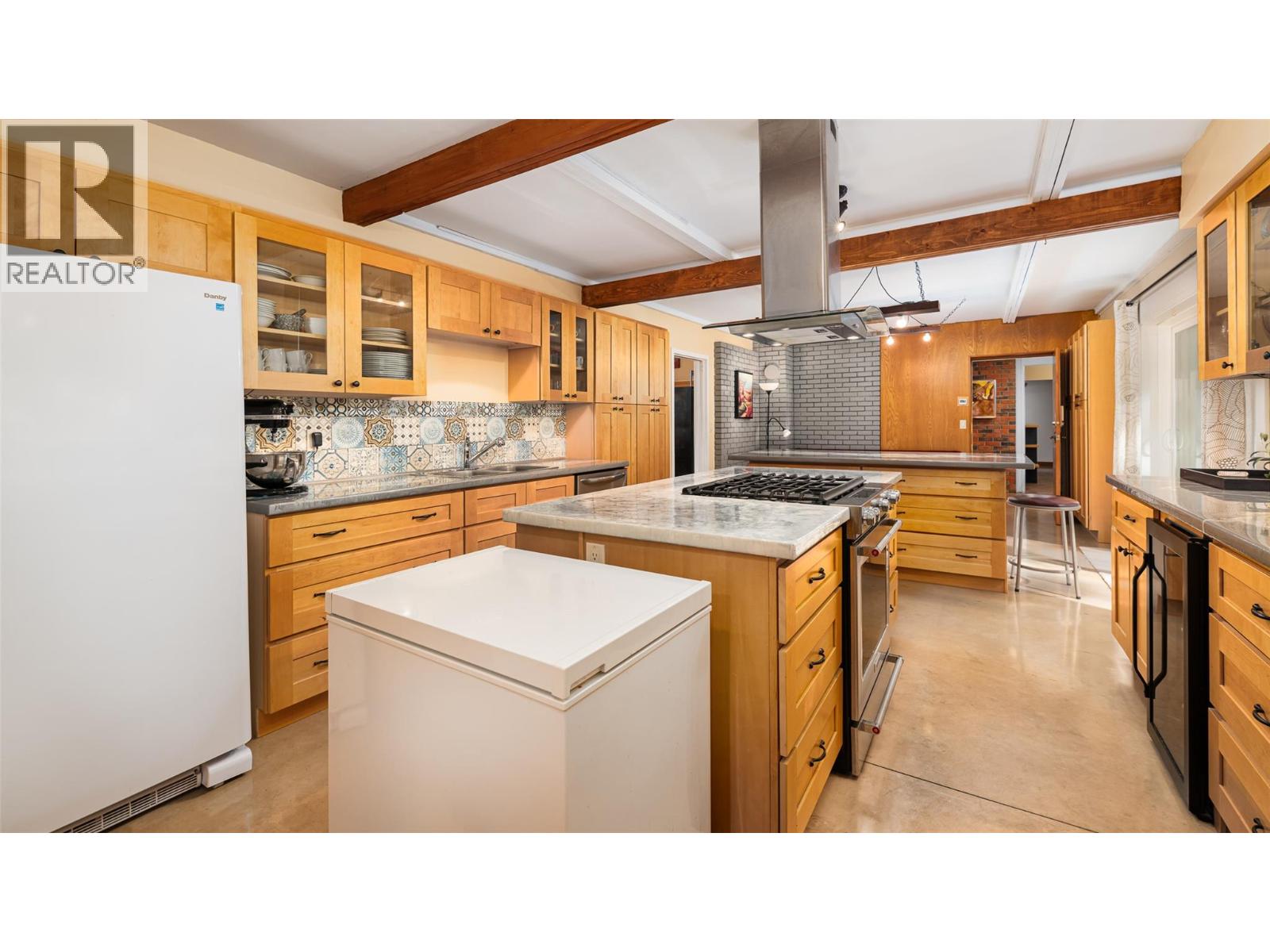 134 RIONDEL ROAD - 11