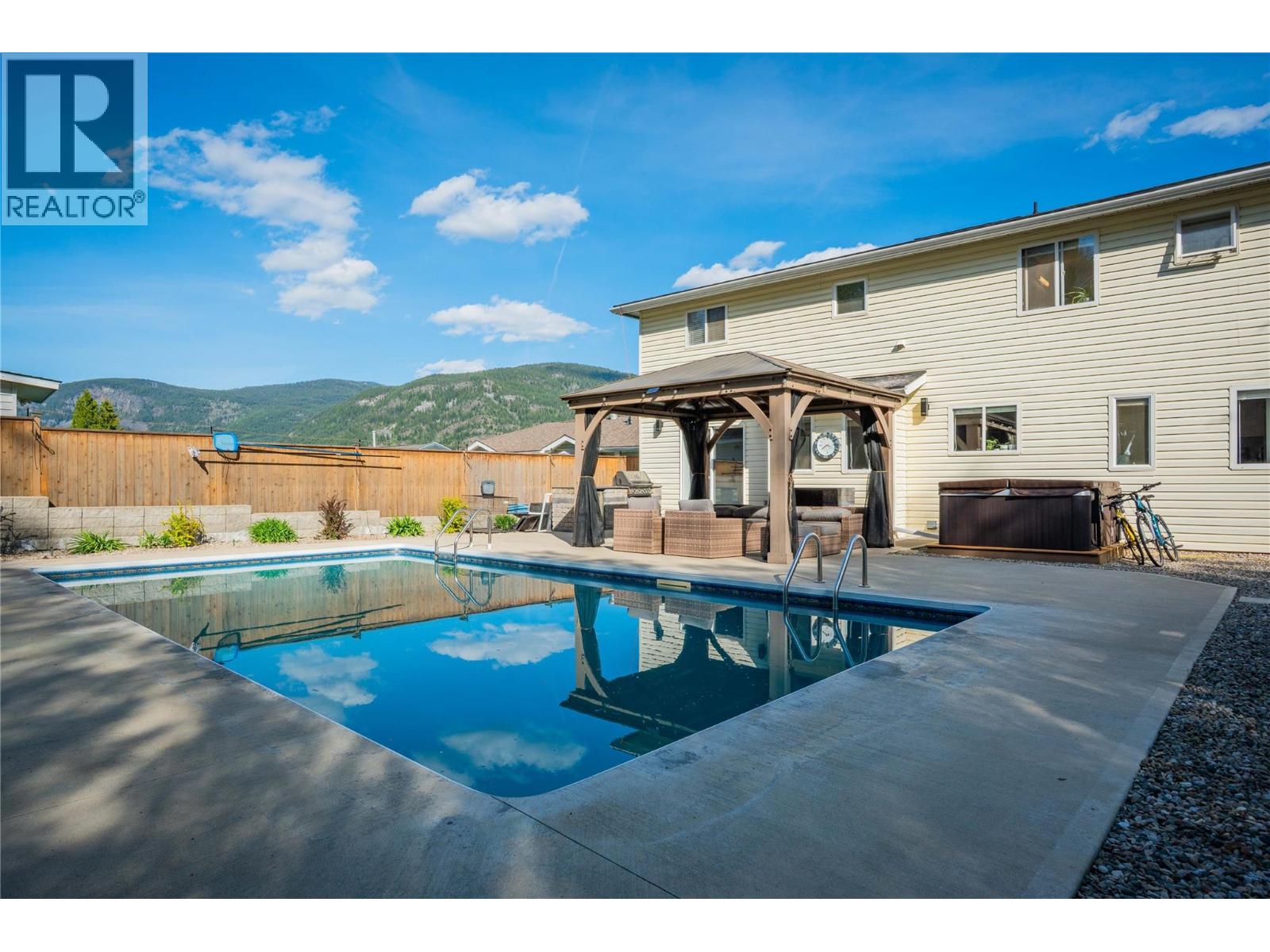 3410 Windsor Place, Castlegar