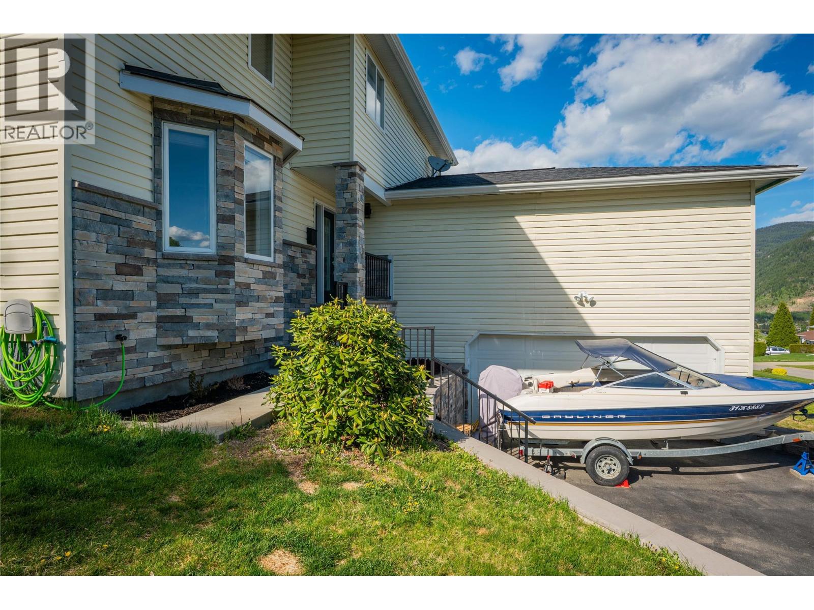 3410 Windsor Place, Castlegar
