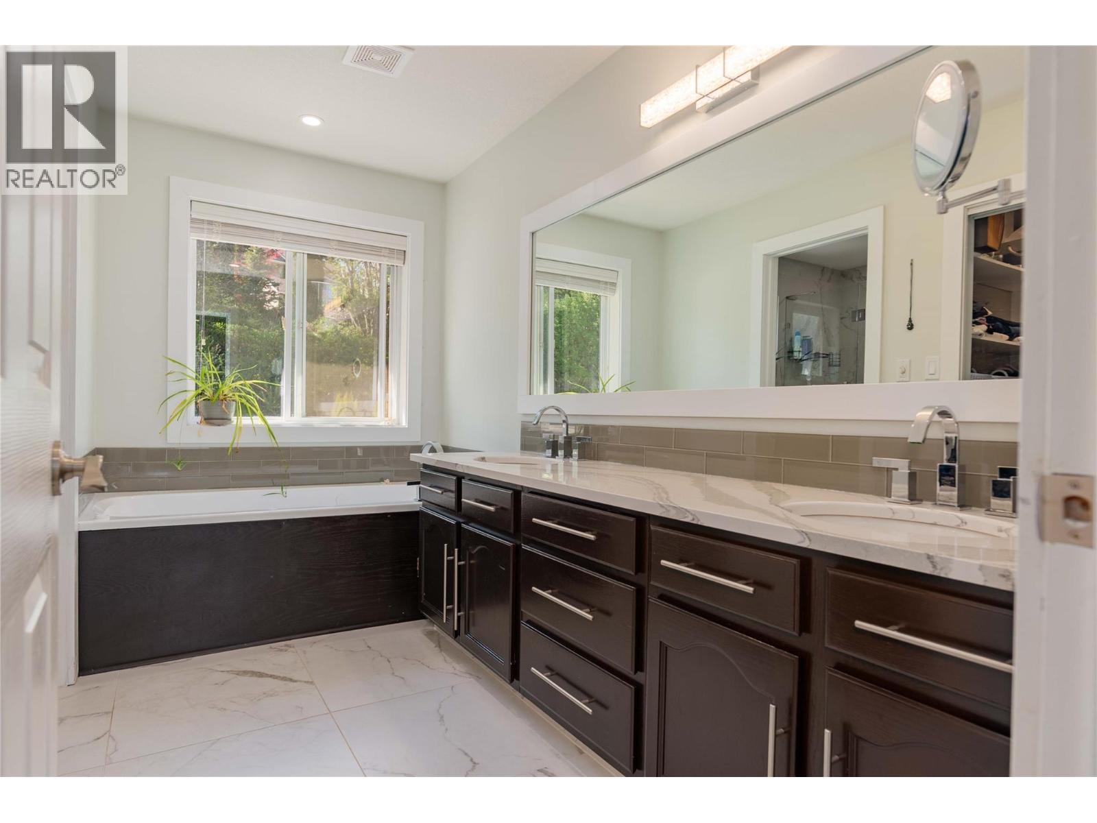 3410 Windsor Place, Castlegar