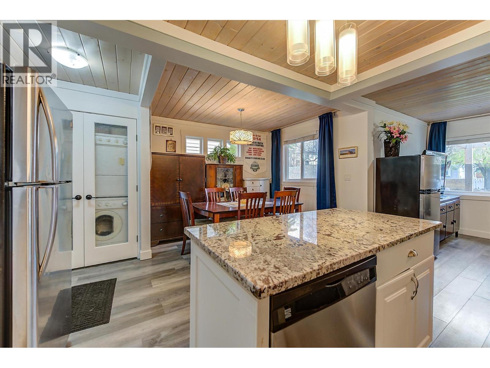  558-560 Cambridge Avenue, Kelowna