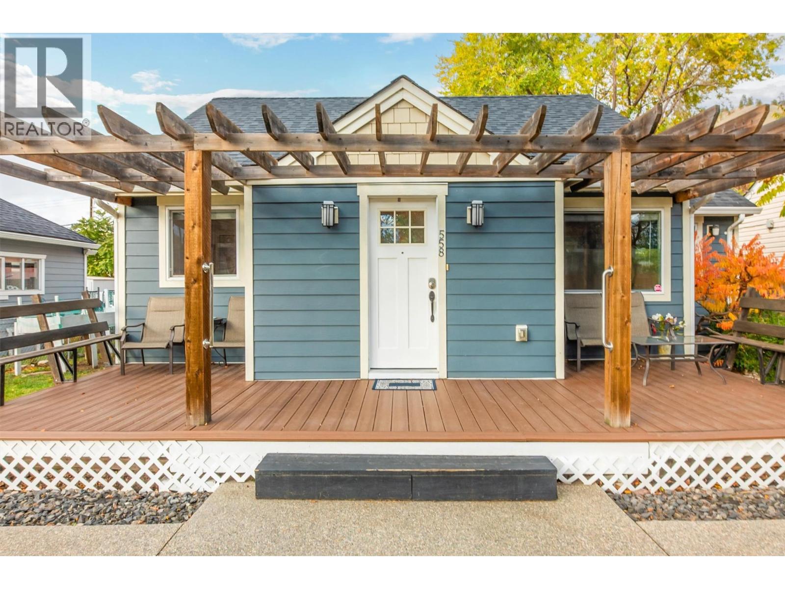  558-560 Cambridge Avenue, Kelowna