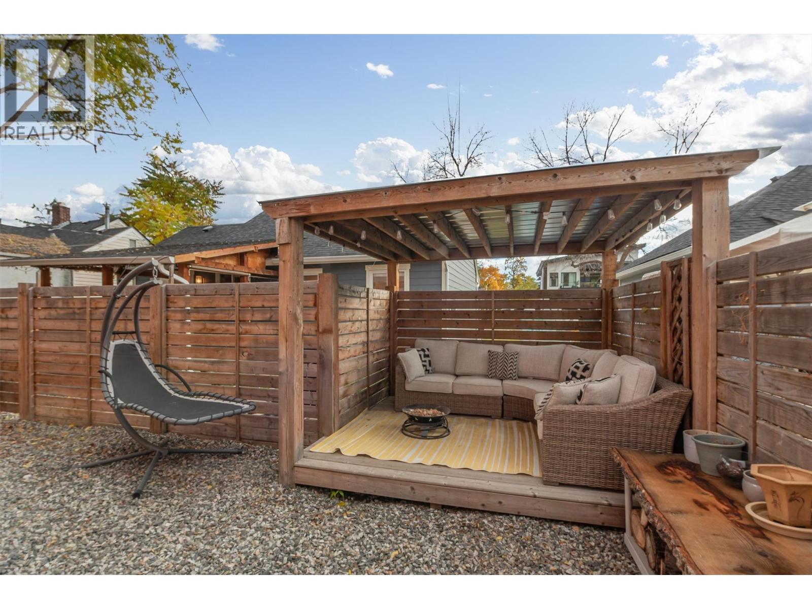  558-560 Cambridge Avenue, Kelowna