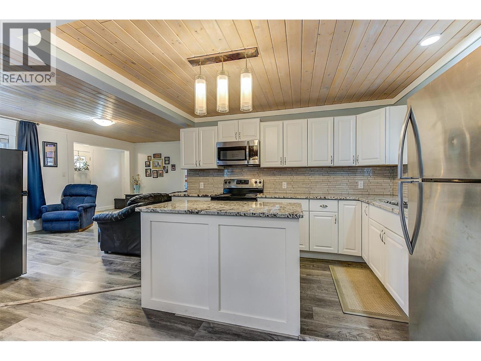  558-560 Cambridge Avenue, Kelowna