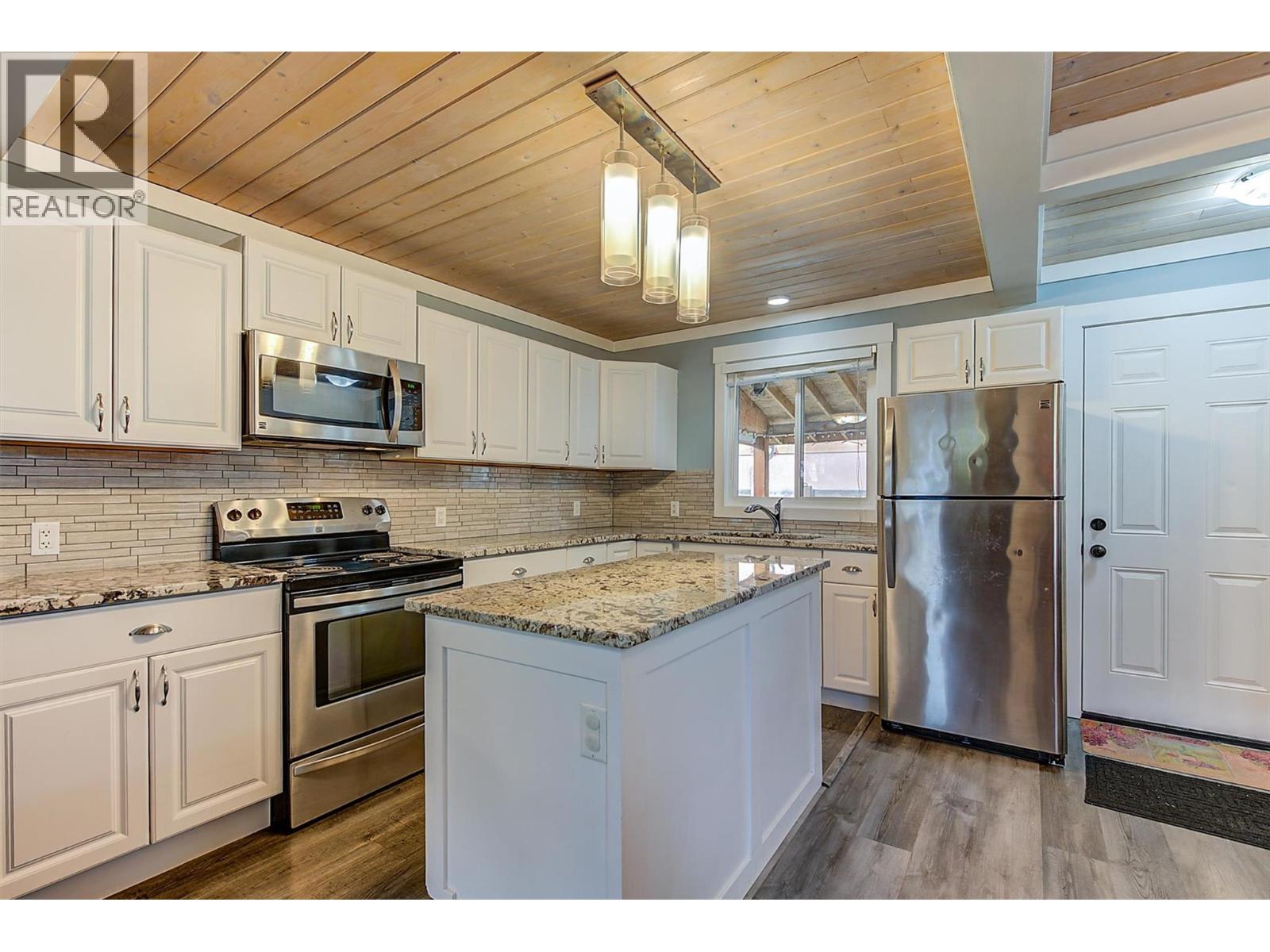  558-560 Cambridge Avenue, Kelowna