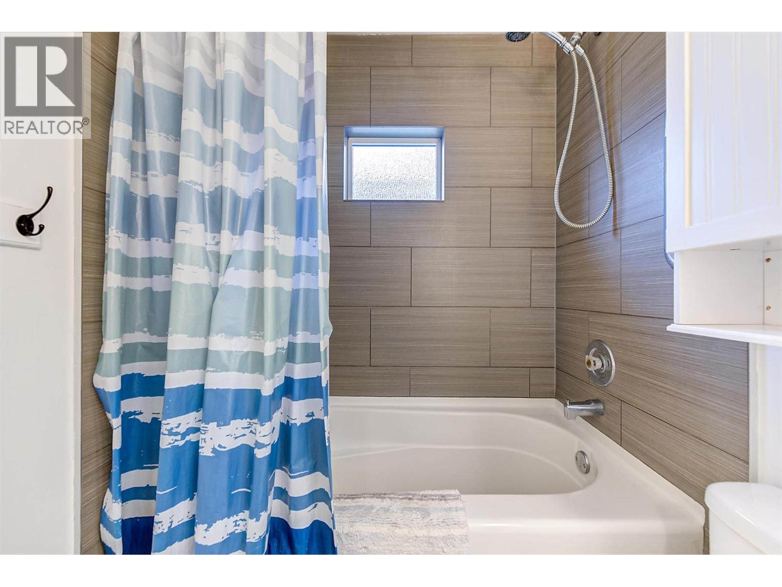  558-560 Cambridge Avenue, Kelowna