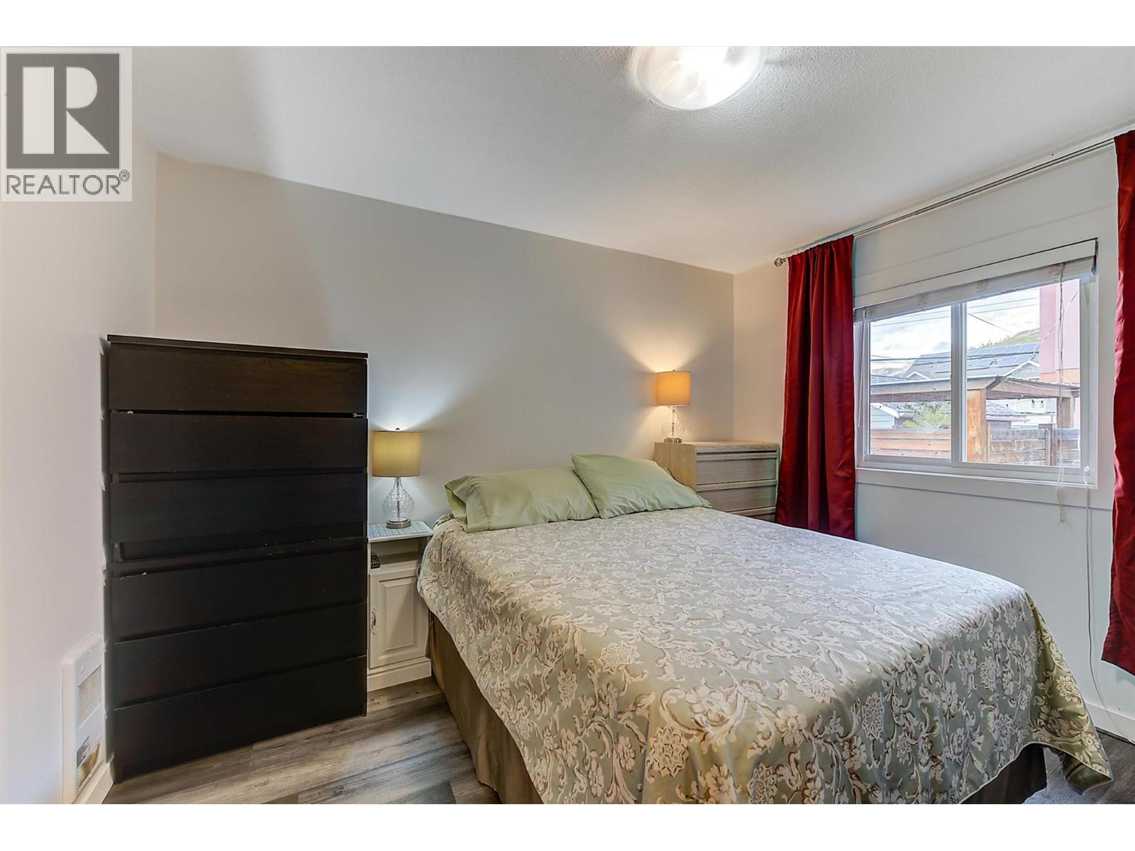  558-560 Cambridge Avenue, Kelowna