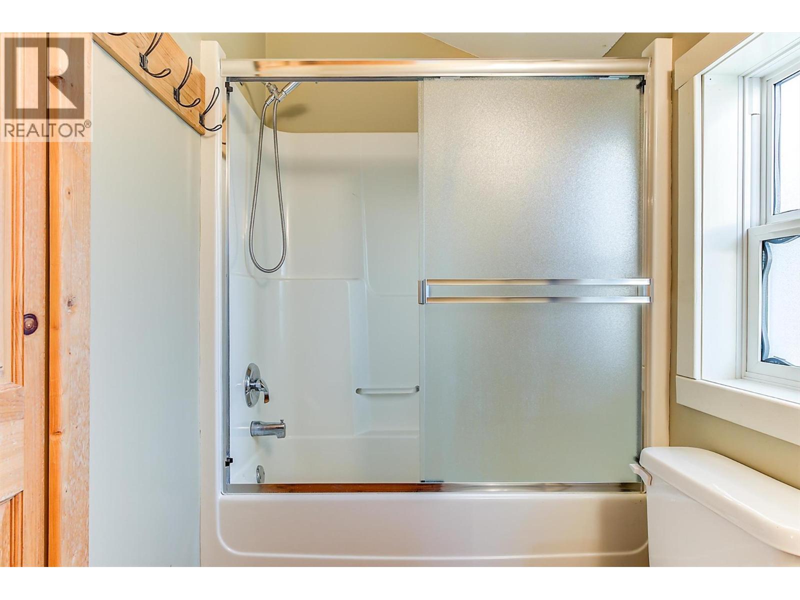  558-560 Cambridge Avenue, Kelowna