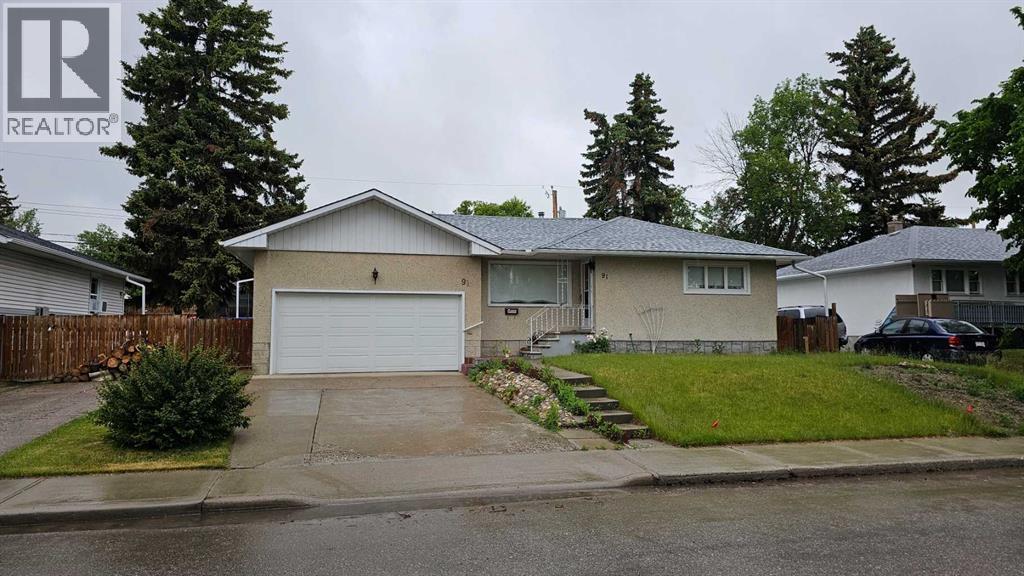 Single Family House Bungalow for Sale in  Holly Street NW Highwood Calgary 