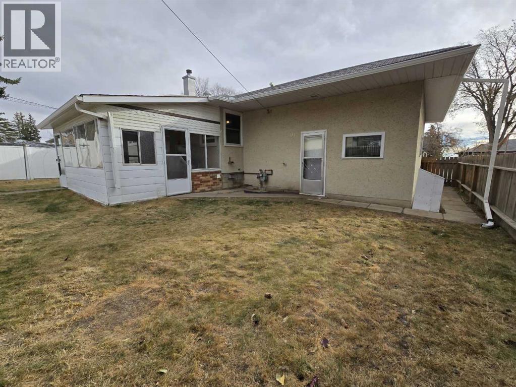 Single Family House Bungalow for Sale in  Holly Street NW Highwood Calgary 