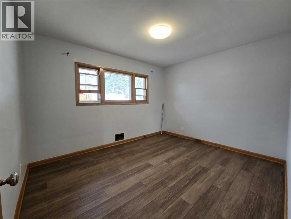 Single Family House Bungalow for Sale in  Holly Street NW Highwood Calgary 