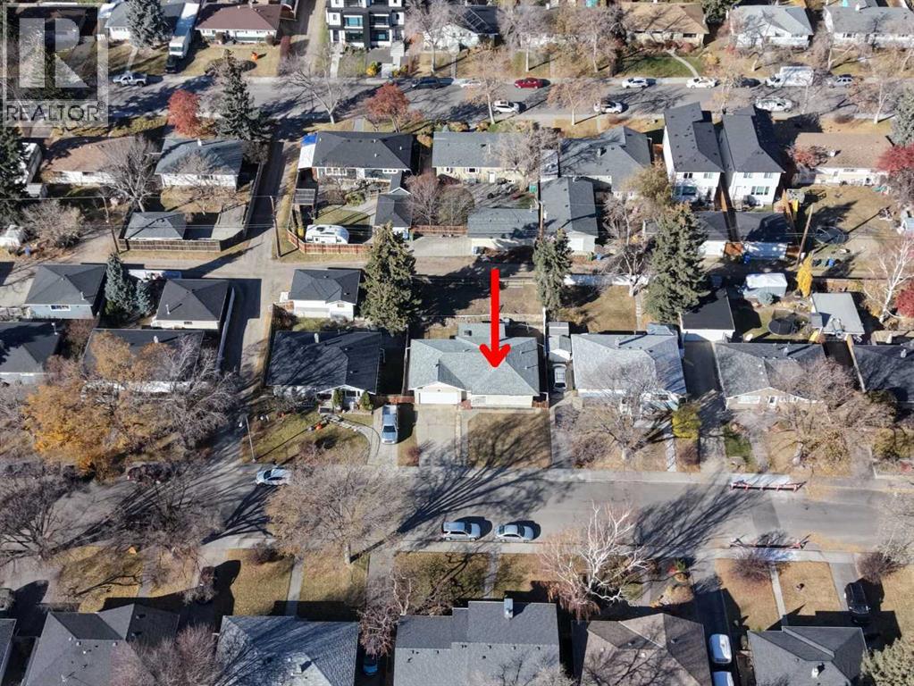Single Family House Bungalow for Sale in  Holly Street NW Highwood Calgary 