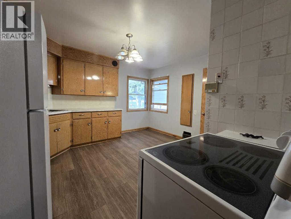 Single Family House Bungalow for Sale in  Holly Street NW Highwood Calgary 