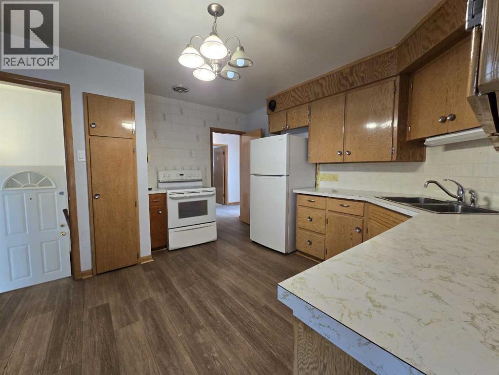 Single Family House Bungalow for Sale in  Holly Street NW Highwood Calgary 