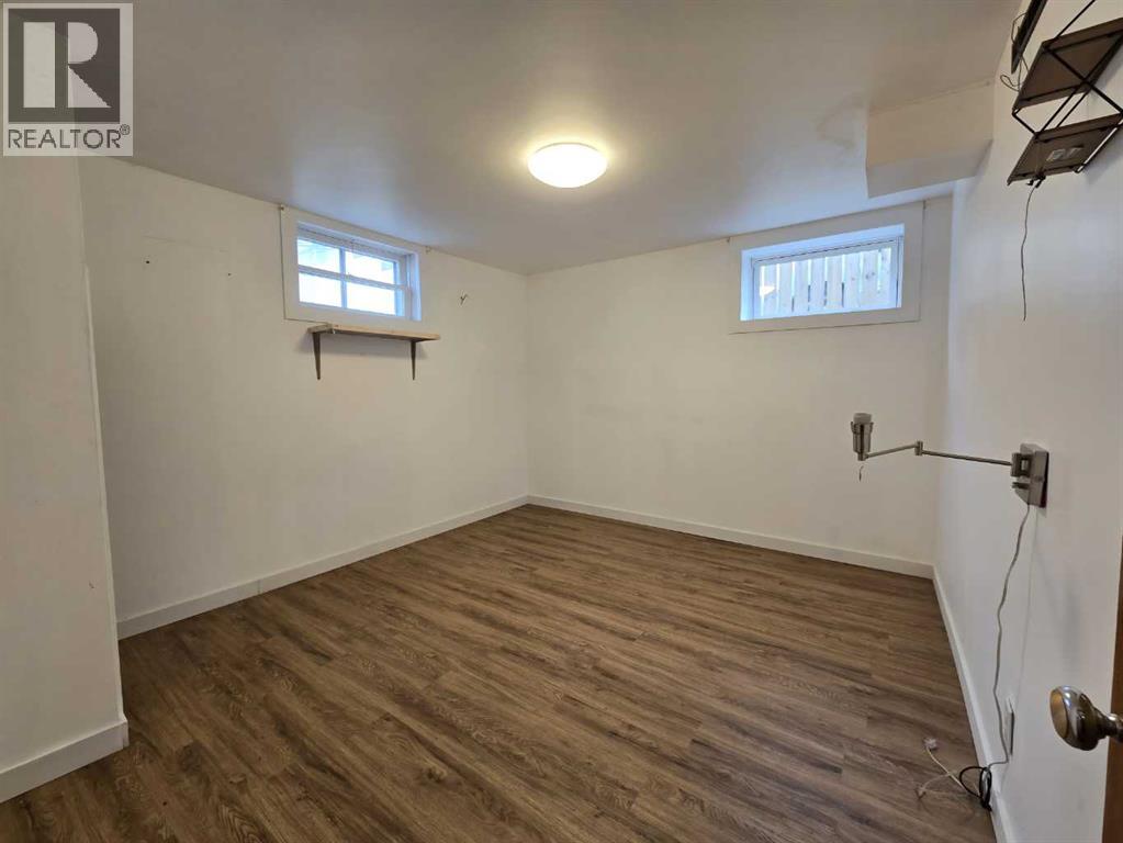 Single Family House Bungalow for Sale in  Holly Street NW Highwood Calgary 