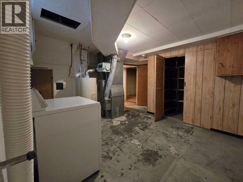 Single Family House Bungalow for Sale in  Holly Street NW Highwood Calgary 