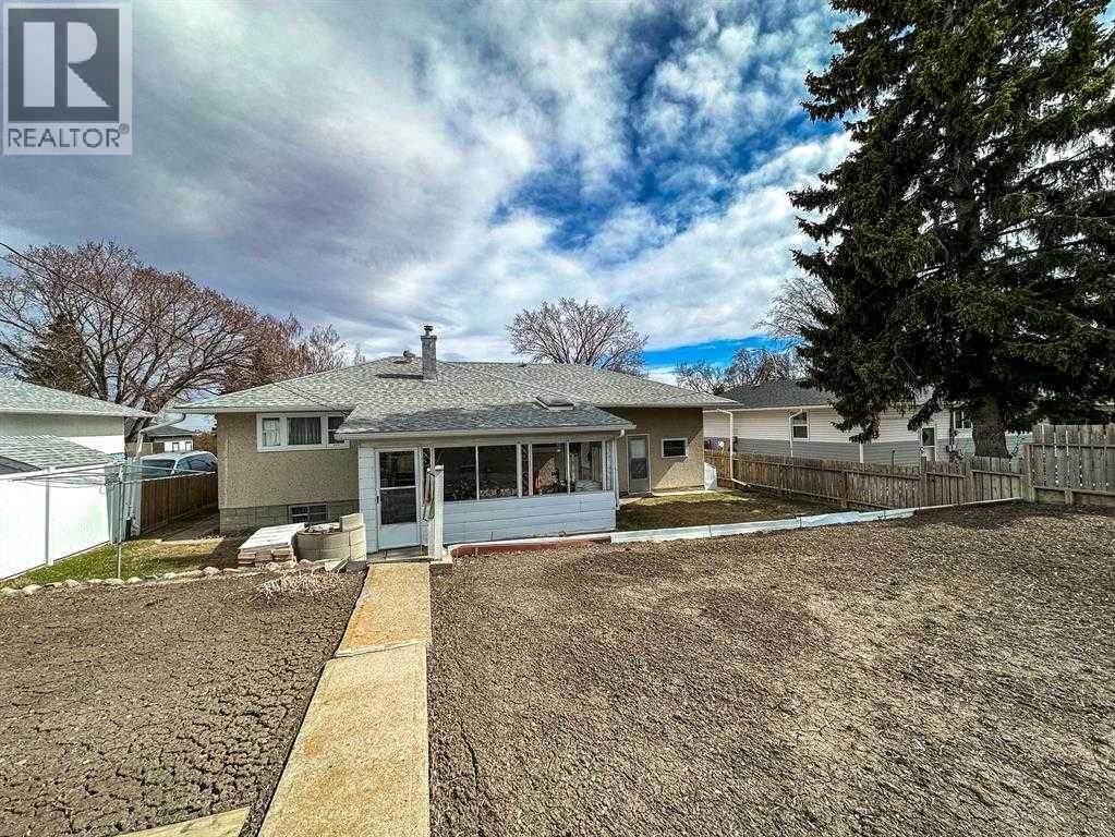 Single Family House Bungalow for Sale in  Holly Street NW Highwood Calgary 