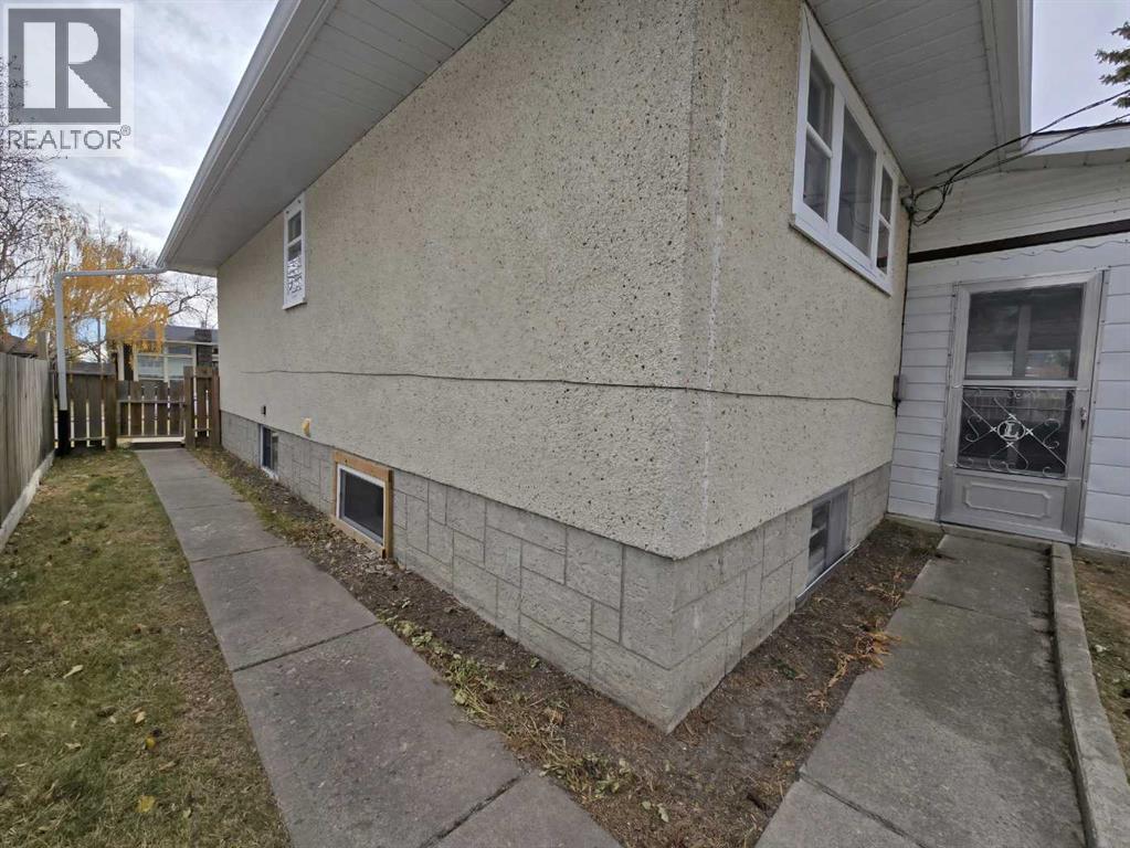 Single Family House Bungalow for Sale in  Holly Street NW Highwood Calgary 