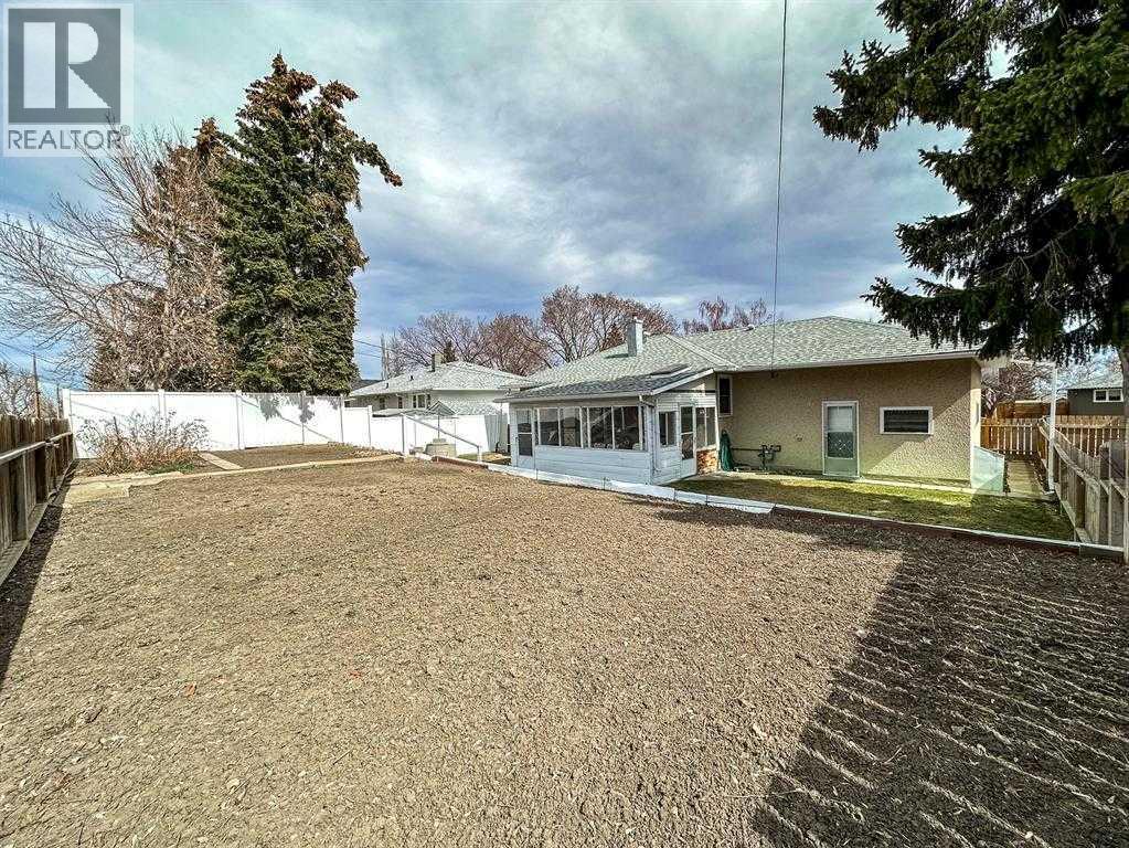Single Family House Bungalow for Sale in  Holly Street NW Highwood Calgary 