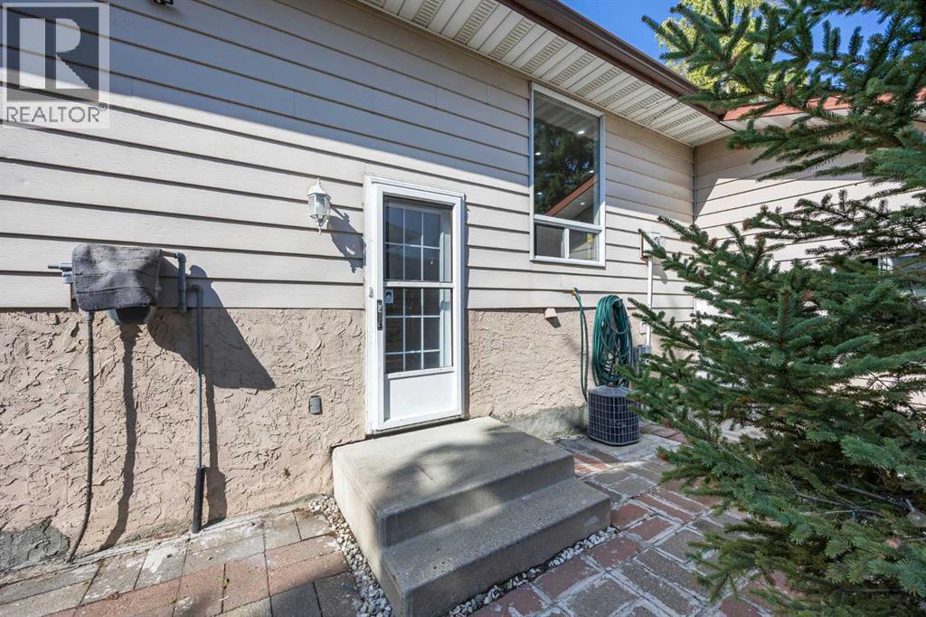 Single Family House Bi-level for Sale in   Avenue NE Pineridge Calgary 