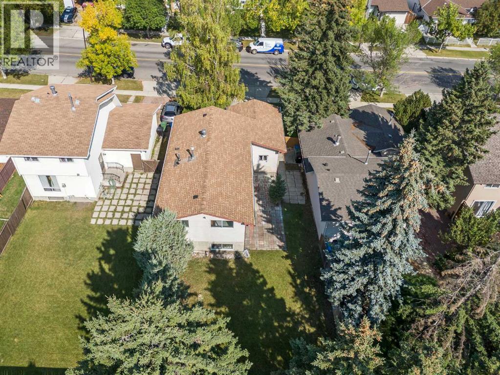 Single Family House Bi-level for Sale in   Avenue NE Pineridge Calgary 