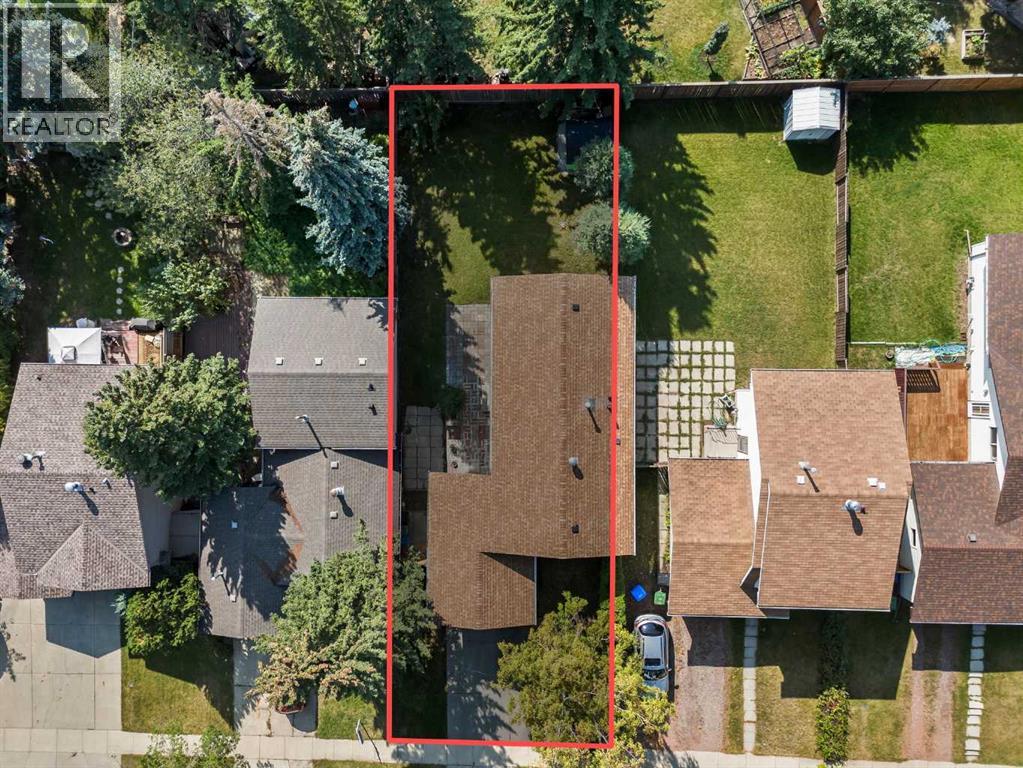 Single Family House Bi-level for Sale in   Avenue NE Pineridge Calgary 