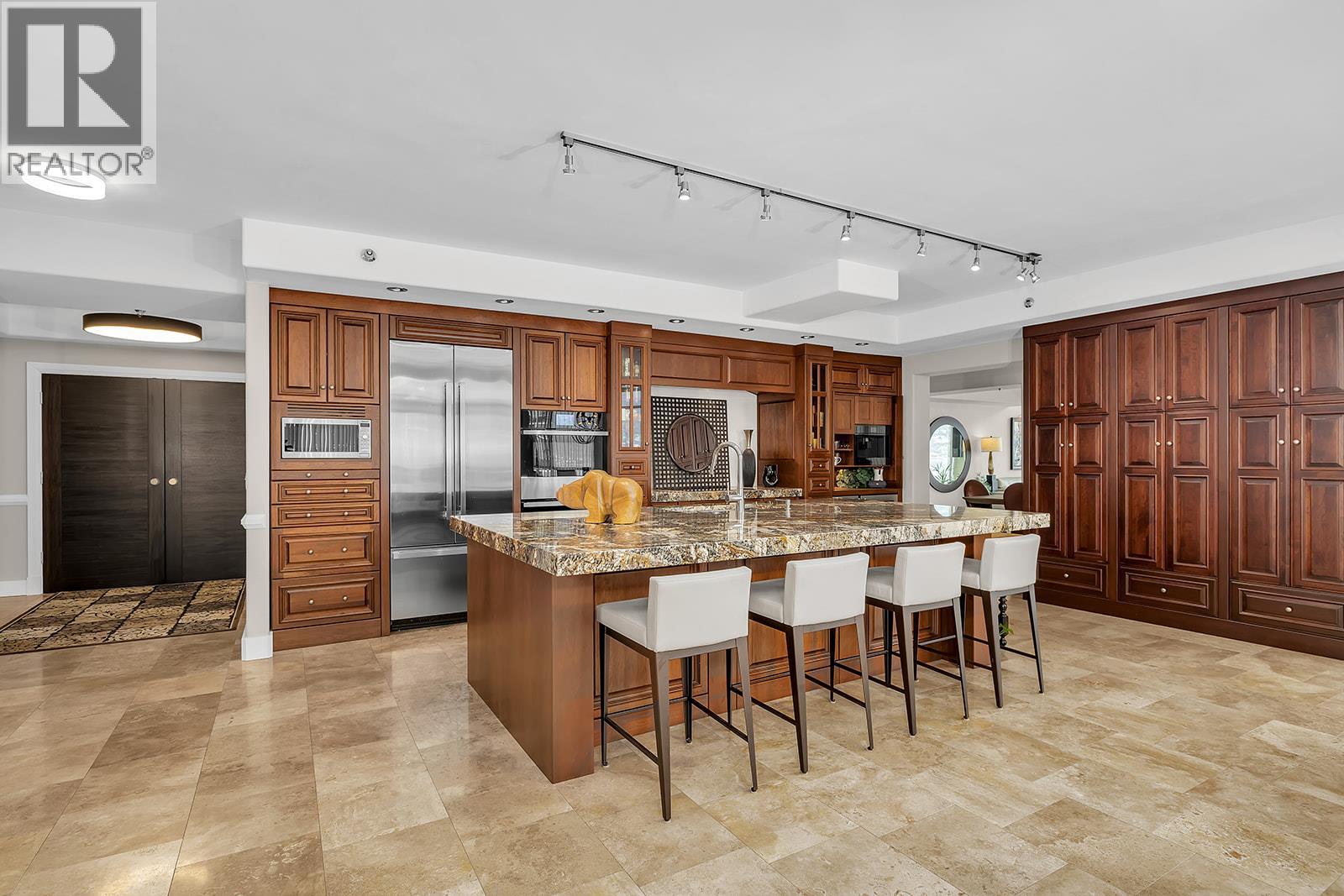 1702 1152 Sunset Drive, Kelowna