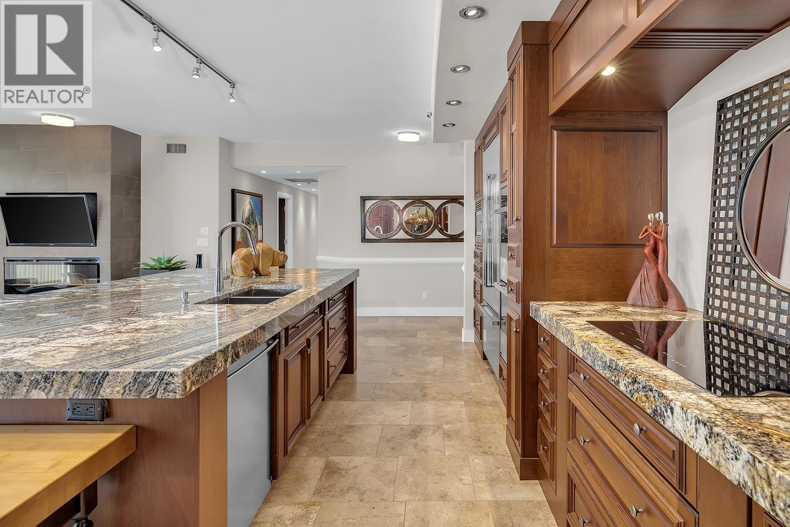 1702 1152 Sunset Drive, Kelowna