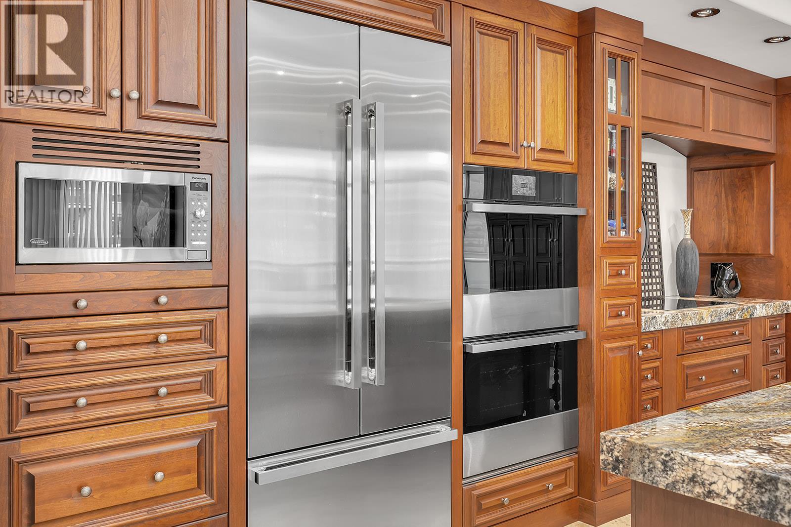 1702 1152 Sunset Drive, Kelowna