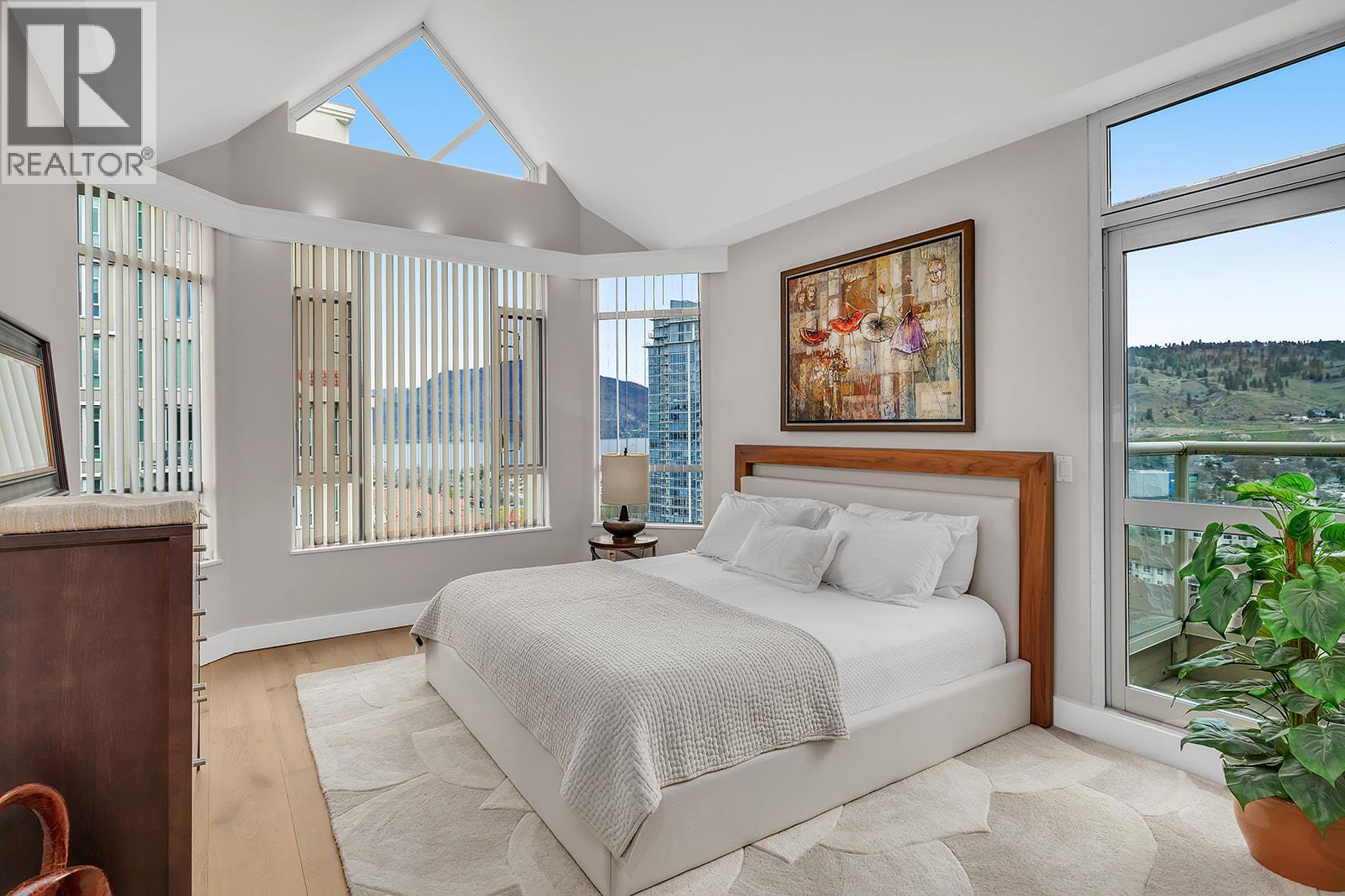 1702 1152 Sunset Drive, Kelowna