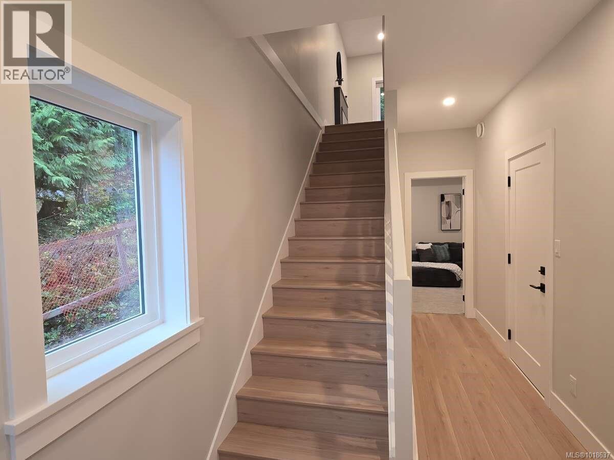 493 Delora Dr, Colwood