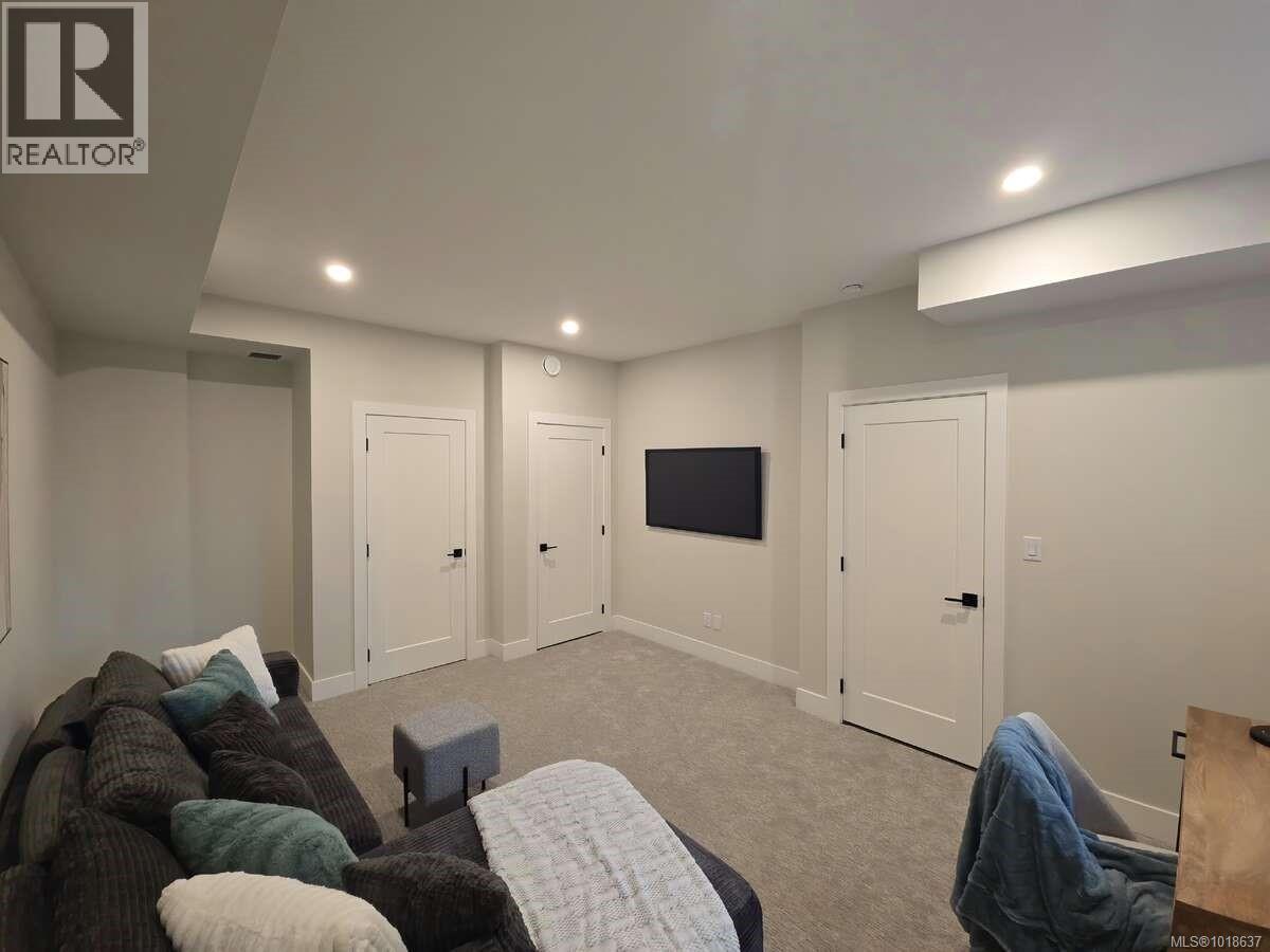 493 Delora Dr, Colwood