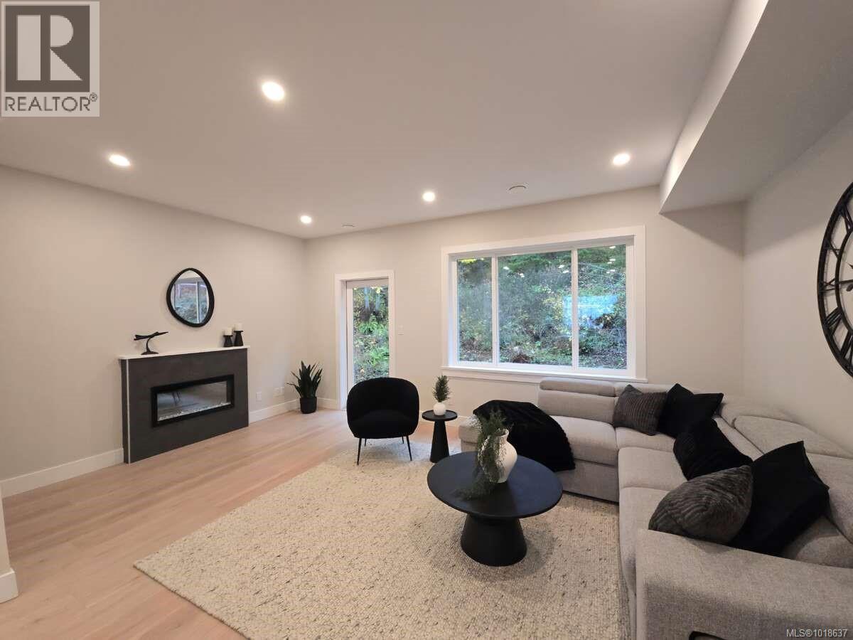 493 Delora Dr, Colwood