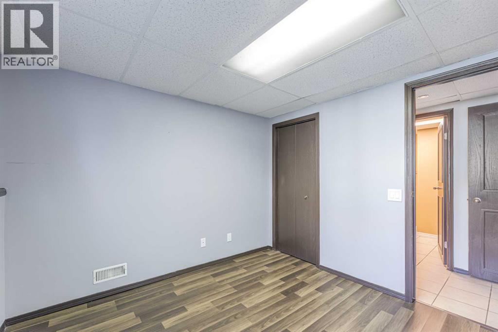 Single Family House 4 Level for Sale in  Hidden Vale Place NW Hidden Valley Calgary 