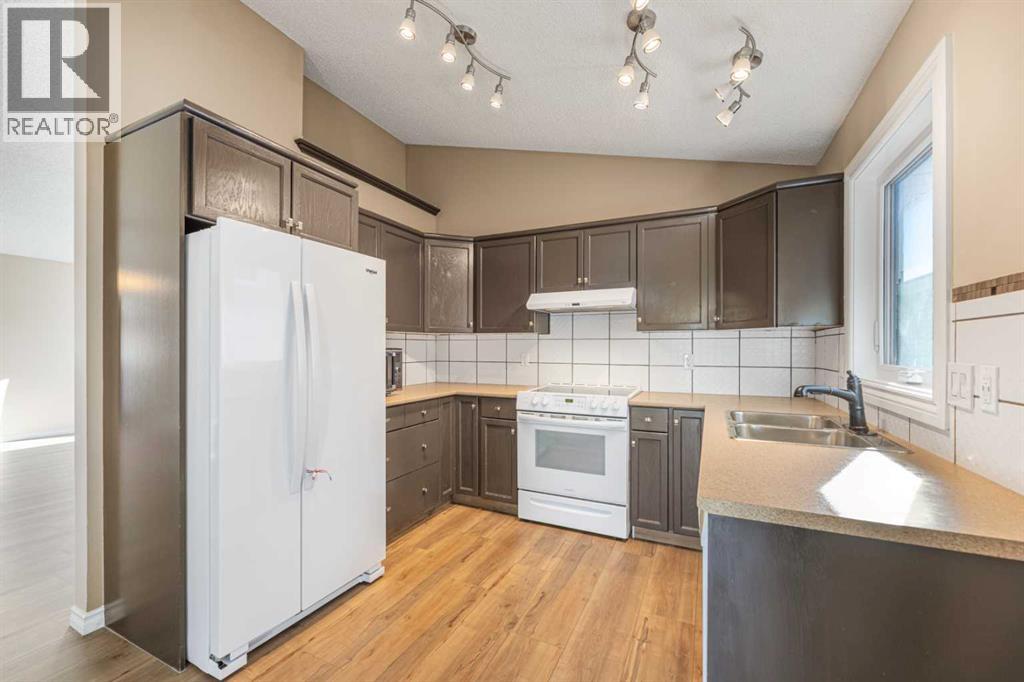 Single Family House 4 Level for Sale in  Hidden Vale Place NW Hidden Valley Calgary 